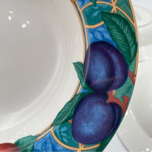 Casual Victoria & Beale Forbidden Fruit 4 8.5” Rimmed Soup Bowls Fine Porcelain - Picture 8 of 16